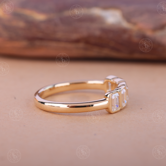 emerald-cut-lab-grown-diamond-wedding-band