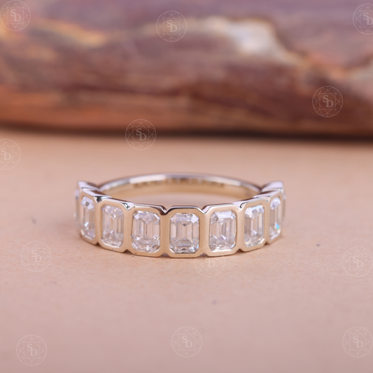 emerald-cut-lab-grown-diamond-wedding-band