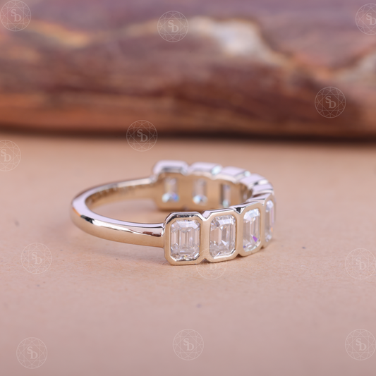 emerald-cut-lab-grown-diamond-wedding-band