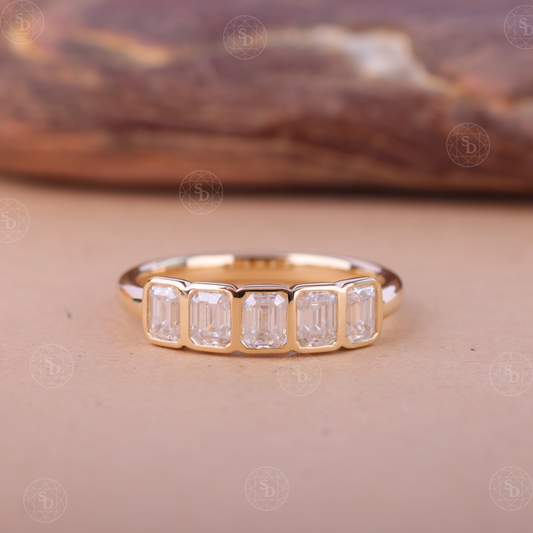 emerald-cut-lab-grown-diamond-wedding-band