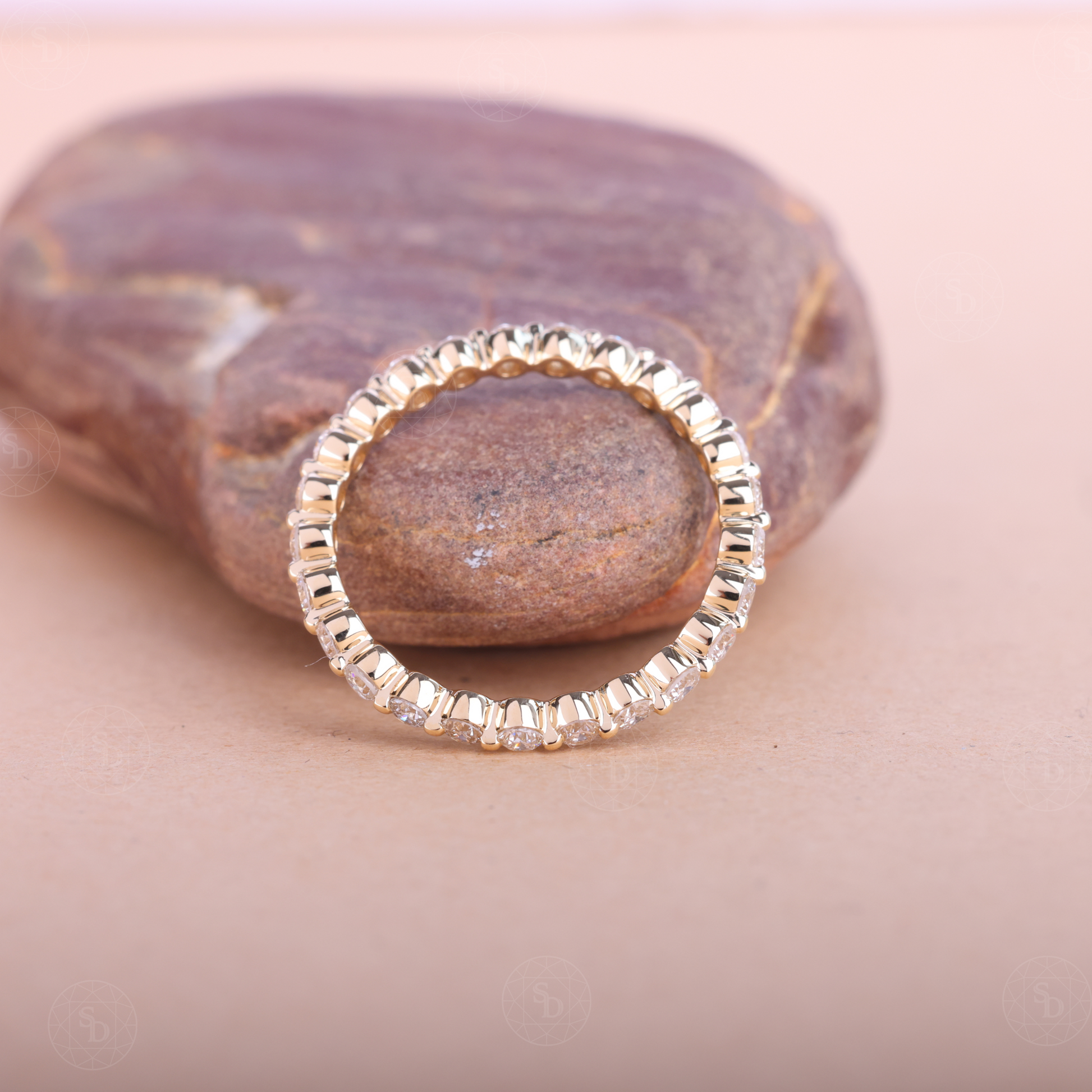 round-cut-diamond-wedding-band-single-prong-full-eternity