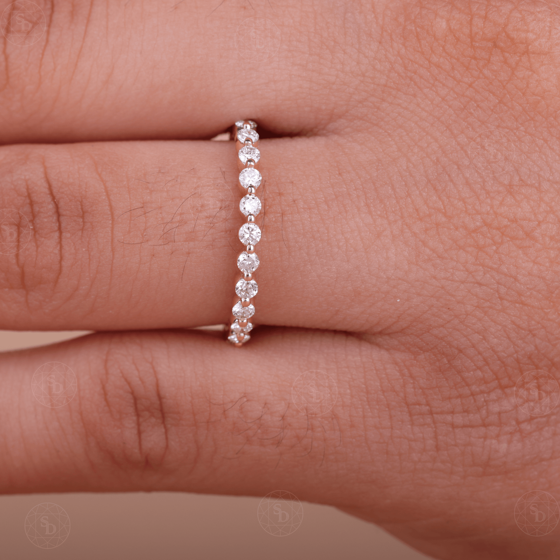 round-cut-diamond-wedding-band-single-prong-full-eternity