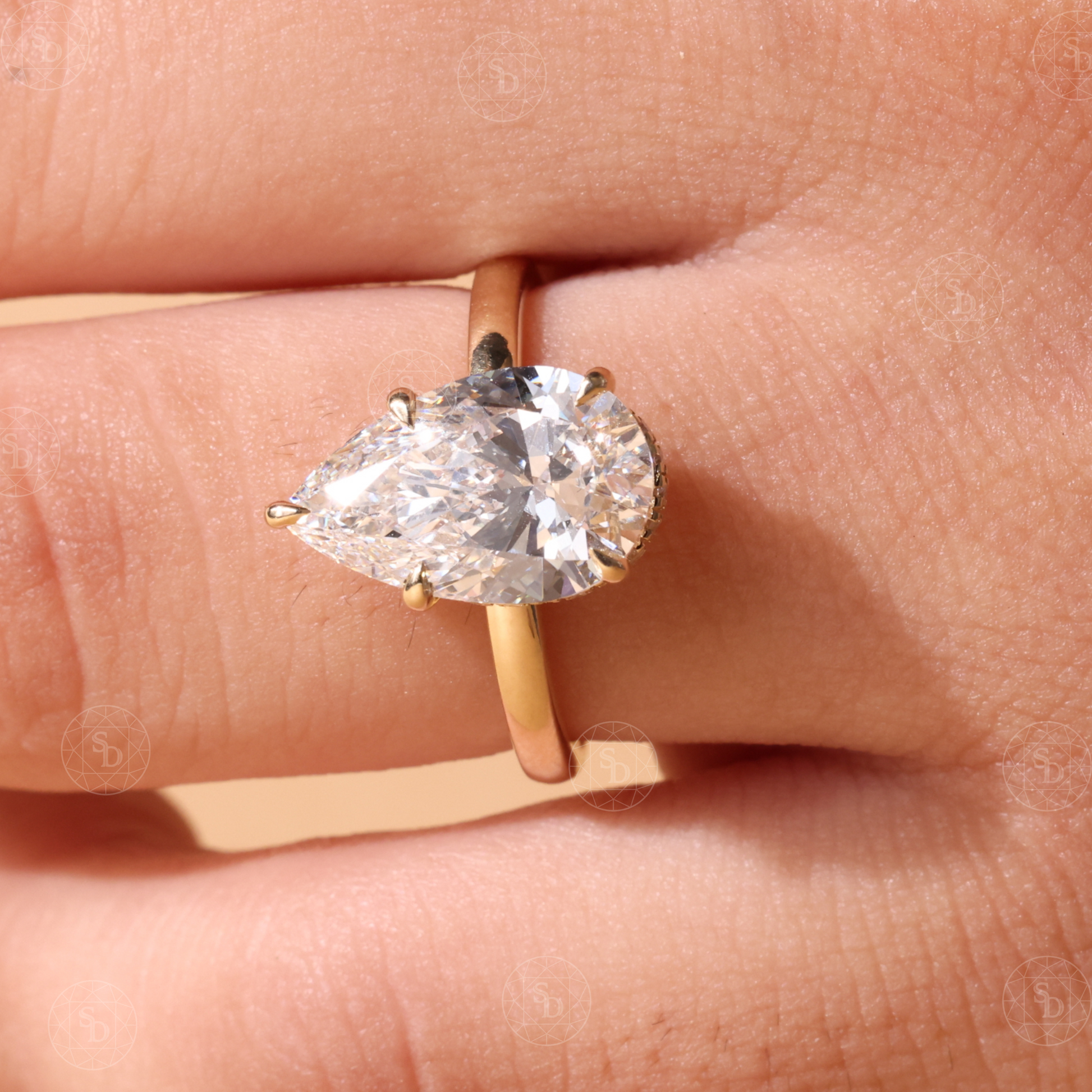 Pear cut lab-grown diamond solitaire engagement ring crafted in solid 14K gold