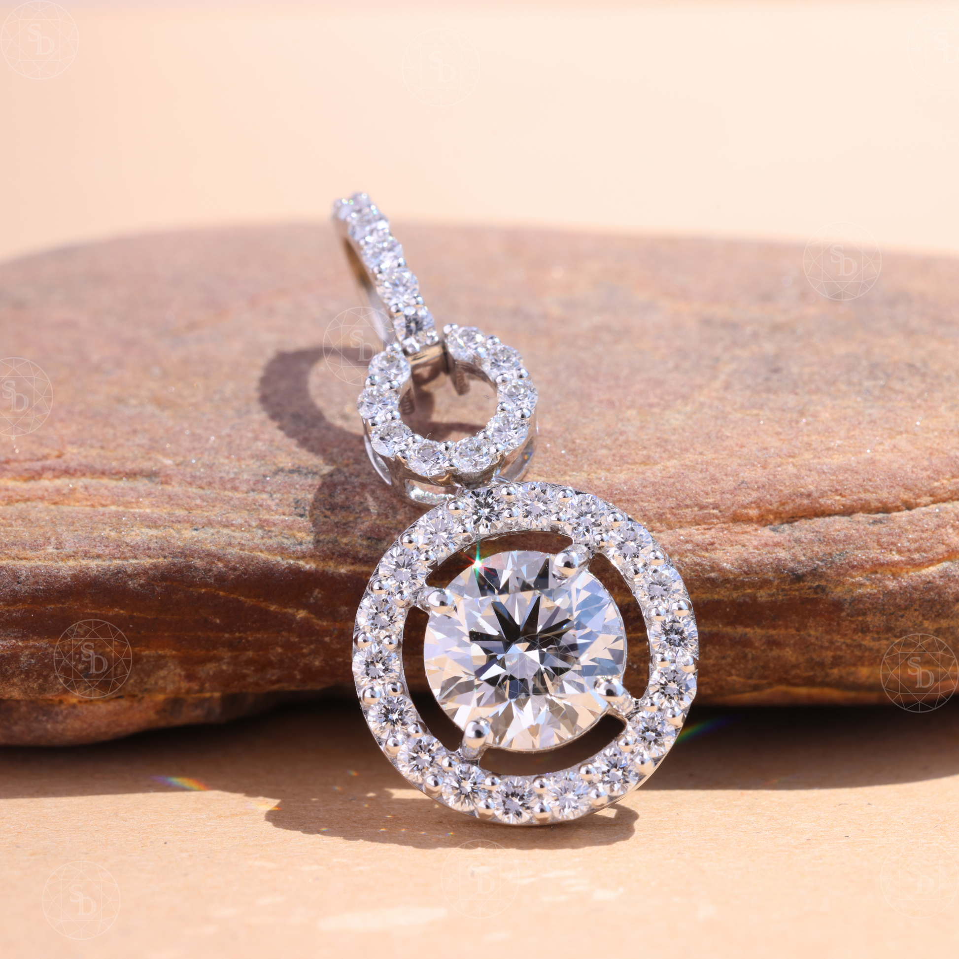 satyam-diamond-lab-grown-halo-pendant