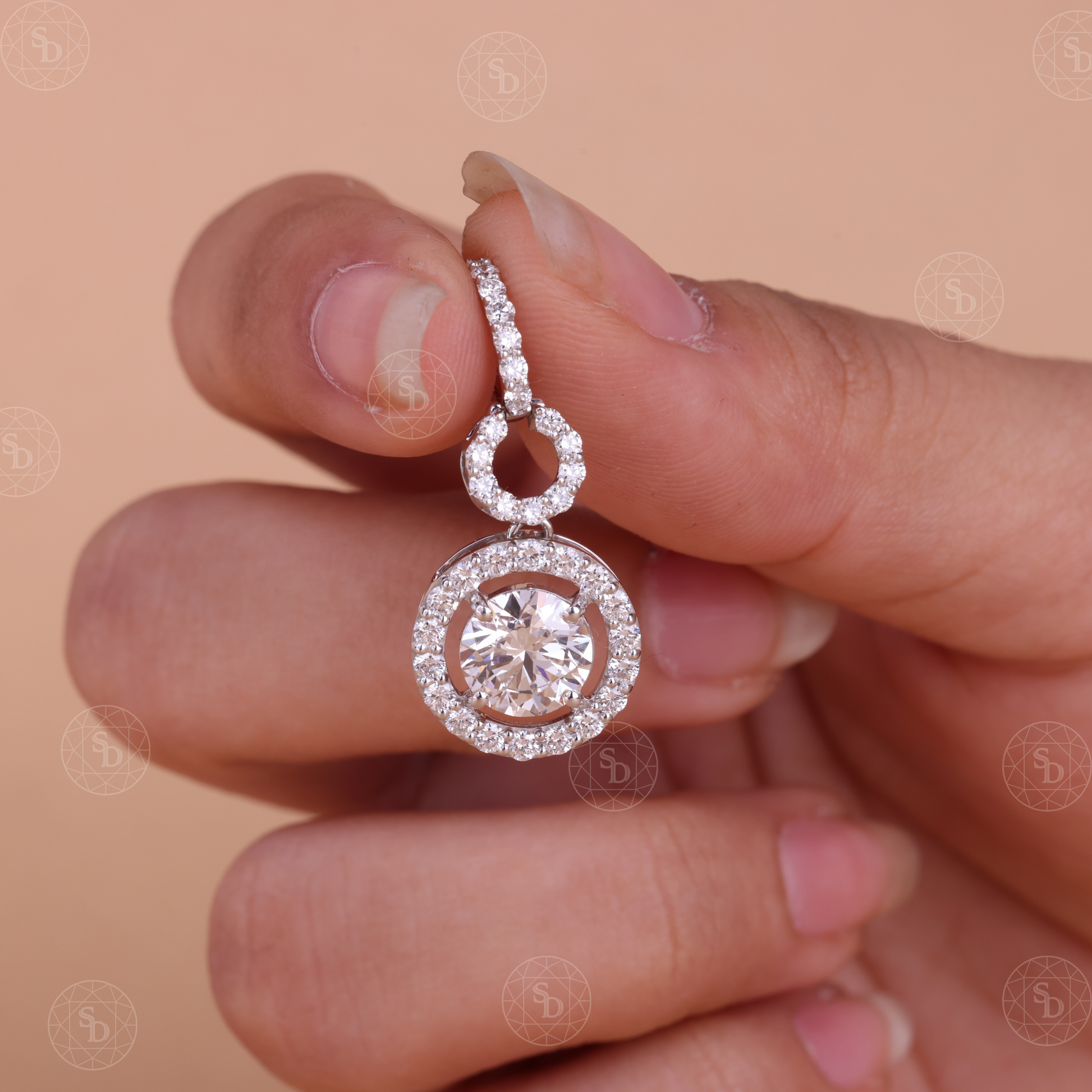 satyam-diamond-lab-grown-halo-pendant